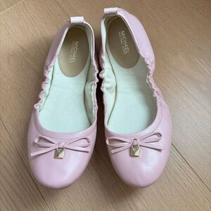 New Michael Kors Juliette Light Pink Ballet leather Flats with gold accents sz 9
